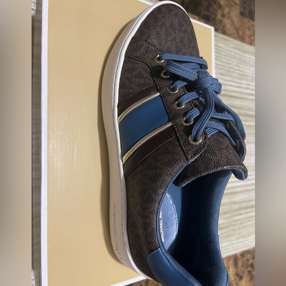 Michael Kors Sneakers size 7.5 - Picture 2 of 6